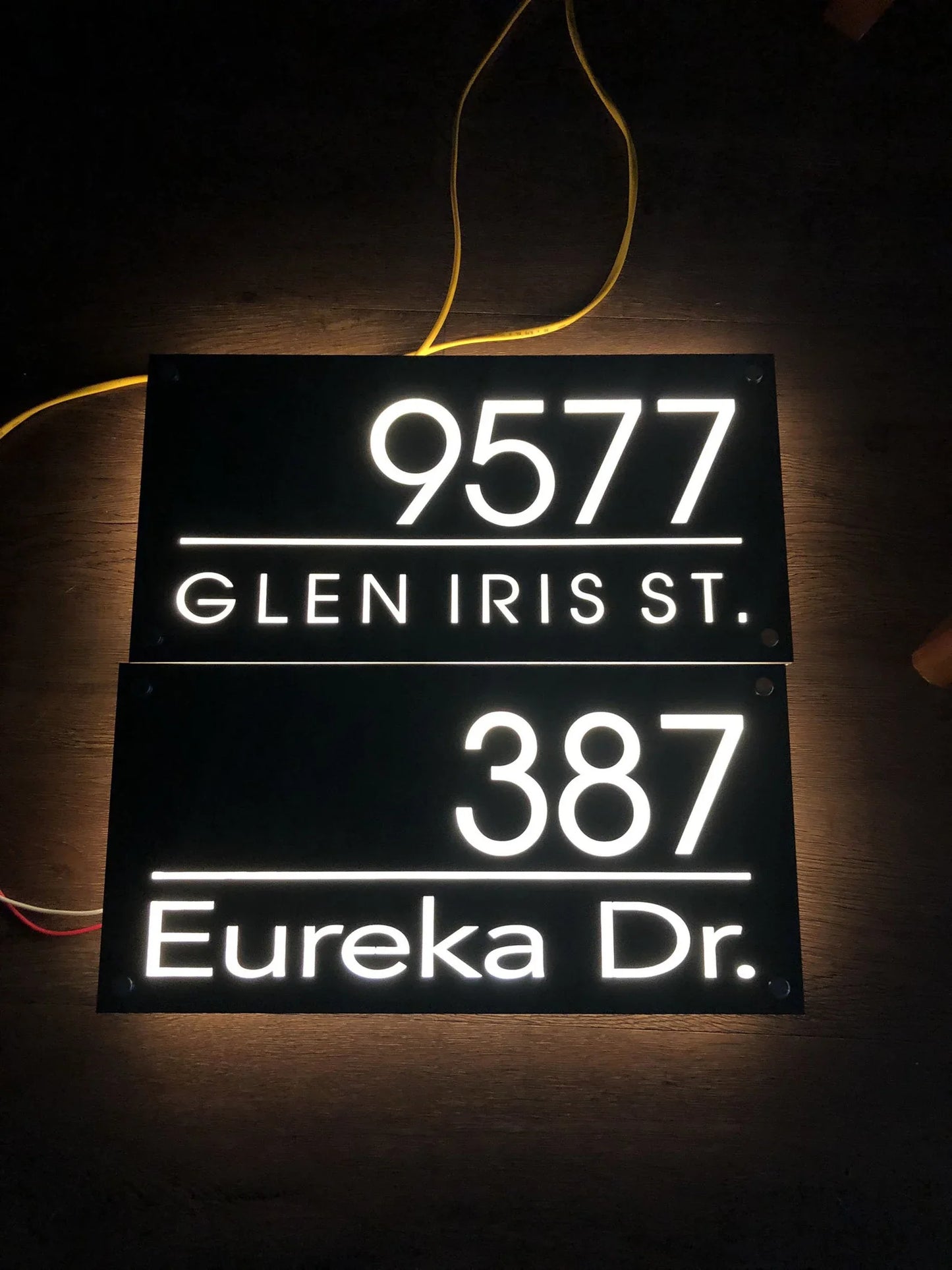 Placa LED personalizada para el número de la puerta